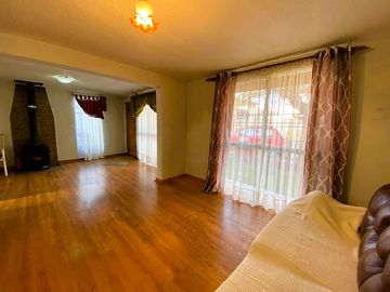 Se vende casa de dos pisos en Villa Chillán