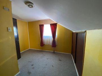 Se vende casa de dos pisos en Villa Chillán
