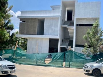 CASA EN PREVENTA  EN PRIVANZA, SOLARES, ZAPOPAN.