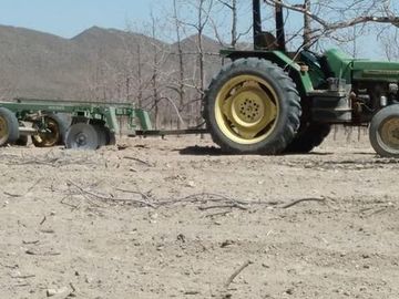 VENTA DE TERRENO CON NOGALES EN PARRAS DE LA FUENTE, COAH.