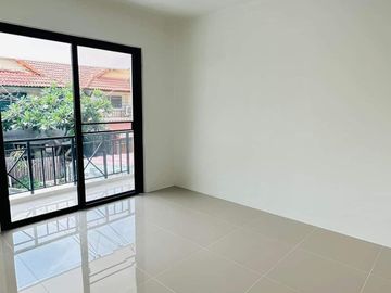 2 Bedroom Townhouse for sale in Khlong Sam, Pathum Thani