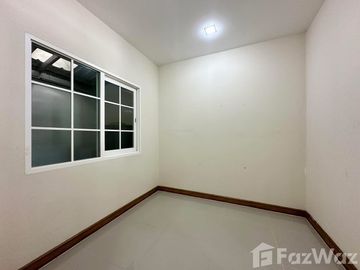 4 Bedroom Townhouse for sale at Golden Town Wongsawang-Khae Rai