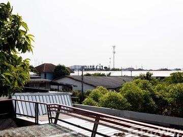 3 Bedroom Townhouse for sale at Baan Pluem 1