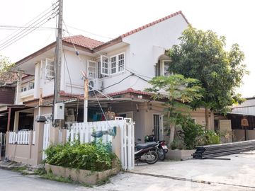 3 Bedroom Townhouse for sale at Baan Pluem 1