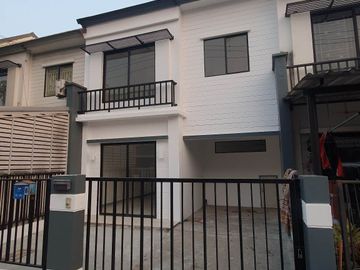 3 Bedroom Townhouse for sale at Baan Pruksa 52/1