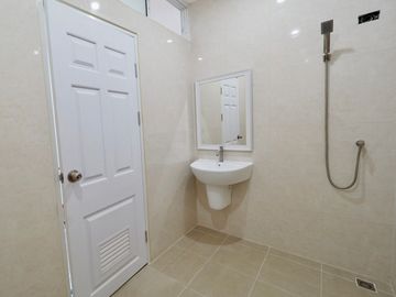 2 Bedroom Townhouse for sale at Baan Paparnakorn