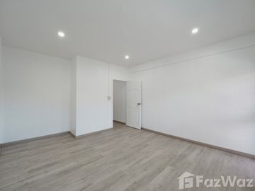2 Bedroom Townhouse for sale at Baan Paparnakorn