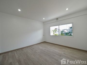 2 Bedroom Townhouse for sale at Baan Paparnakorn