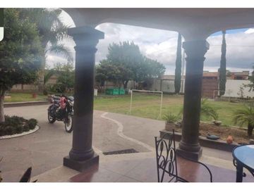 Casa en venta grande con alberca en San Juan Del Río 7 habitaciones 5