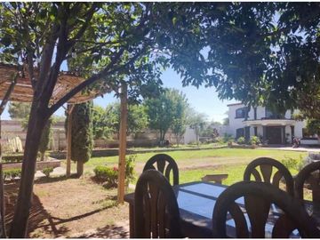 Casa en venta grande con alberca en San Juan Del Río 7 habitaciones 5