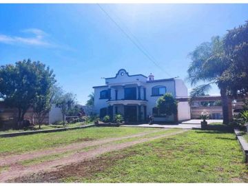 Casa en venta grande con alberca en San Juan Del Río 7 habitaciones 5