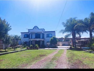 Casa en venta grande con alberca en San Juan Del Río 7 habitaciones 5