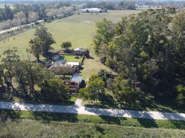 Casa en venta - 3 Dormitorios 2 Baños - 130.000Mts2 - Verónica