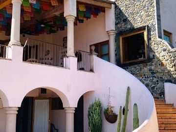 CASA QUETZAL, TEPOZTLÁN, Impresionante Casa Estilo Colonial Moderno.