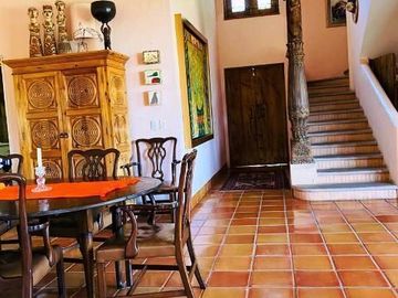 CASA QUETZAL, TEPOZTLÁN, Impresionante Casa Estilo Colonial Moderno.
