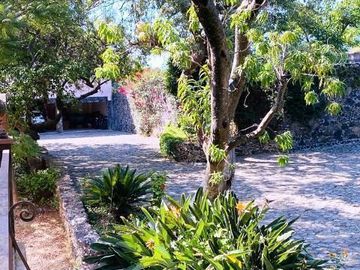 CASA QUETZAL, TEPOZTLÁN, Impresionante Casa Estilo Colonial Moderno.