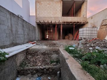 Townhouse en PREVENTA de 2 Recámaras con Piscina en Cholul, Mérida