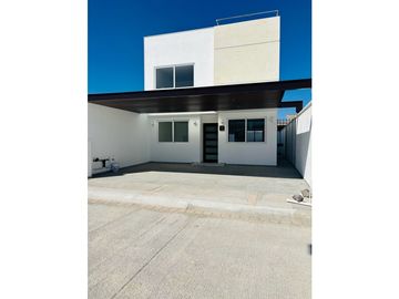 Casa en venta en San Juan Del Río en Santuaria 4 habitaciones