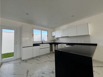 Casa en venta en San Juan Del Río en Santuaria 4 habitaciones