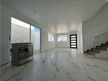 Casa en venta en San Juan Del Río en Santuaria 4 habitaciones
