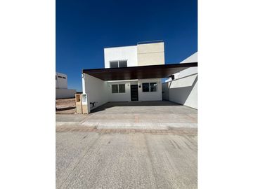 Casa en venta en San Juan Del Río en Santuaria 4 habitaciones