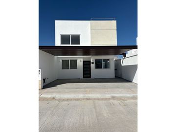 Casa en venta en San Juan Del Río en Santuaria 4 habitaciones