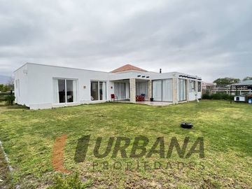 VENTA RESIDENCIA EXCLUSIVA EN SERENA GOLF