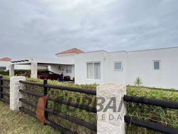 VENTA RESIDENCIA EXCLUSIVA EN SERENA GOLF
