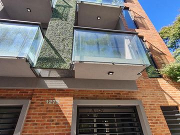 Venta Departamento 2 ambientes Muñiz. Excelente calidad, con vestidor y cocina integrada. Luminoso