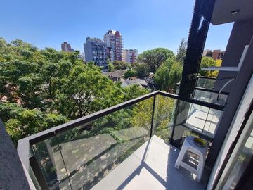 Venta Departamento 2 ambientes Muñiz. Excelente calidad, con vestidor y cocina integrada. Luminoso