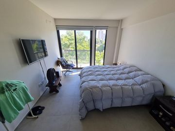 Venta Departamento 2 ambientes Muñiz. Excelente calidad, con vestidor y cocina integrada. Luminoso