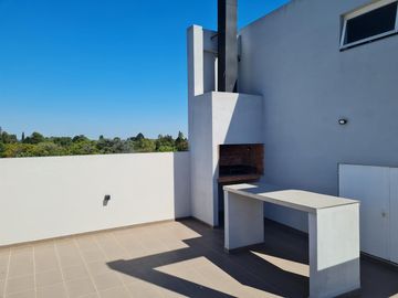 Venta Departamento 2 ambientes Muñiz. Excelente calidad, con vestidor y cocina integrada. Luminoso
