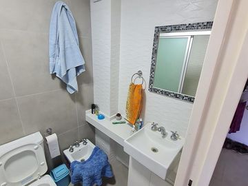 Venta Departamento 2 ambientes Muñiz. Excelente calidad, con vestidor y cocina integrada. Luminoso