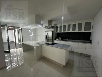 CASA EN VENTA EN RESIDENCIAL LAS BARCENAS EN METEPEC