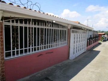 VENTA CASA CHALET LA CHORRERA NEGOCIABLE