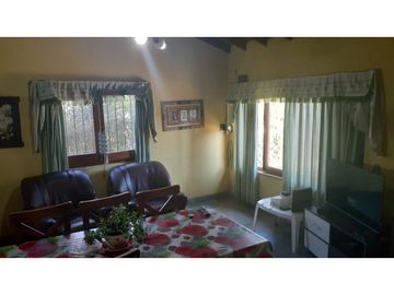 Venta Casa c/ quincho y cocheras!!! Todos los servicios!!!