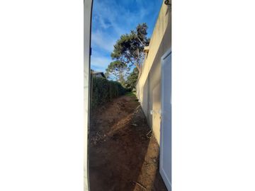 Venta Casa c/ quincho y cocheras!!! Todos los servicios!!!