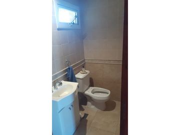 Venta Casa c/ quincho y cocheras!!! Todos los servicios!!!