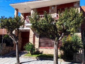 Chalet en venta en Bernal Oeste