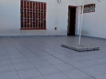 Chalet en venta en Bernal Oeste