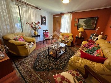 Casa en Venta en Av Segunda Transversal con Central Gonzalez.