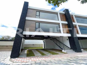Exclusivo Loft en venta con piscina en Tumbaco