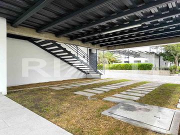 Exclusivo Loft en venta con piscina en Tumbaco