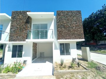Espectacular casa NUEVA en 20 de octubre - Via Bonda