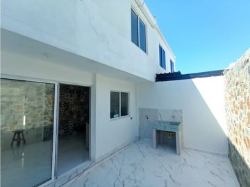 Espectacular casa NUEVA en 20 de octubre - Via Bonda