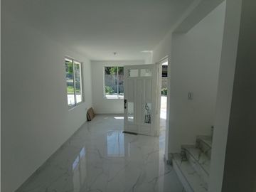 Proyecto conjunto cerrado espectacular casa  20 de octubre - Via Bonda