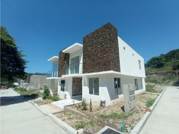 Proyecto conjunto cerrado espectacular casa  20 de octubre - Via Bonda