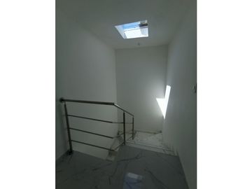 Proyecto conjunto cerrado espectacular casa  20 de octubre - Via Bonda
