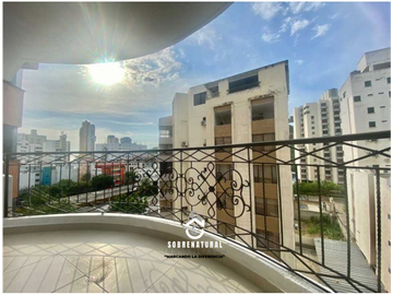 Venta de Amplio Apartamento en Piso 6, Rodadero.