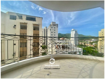 Venta de Amplio Apartamento en Piso 6, Rodadero.